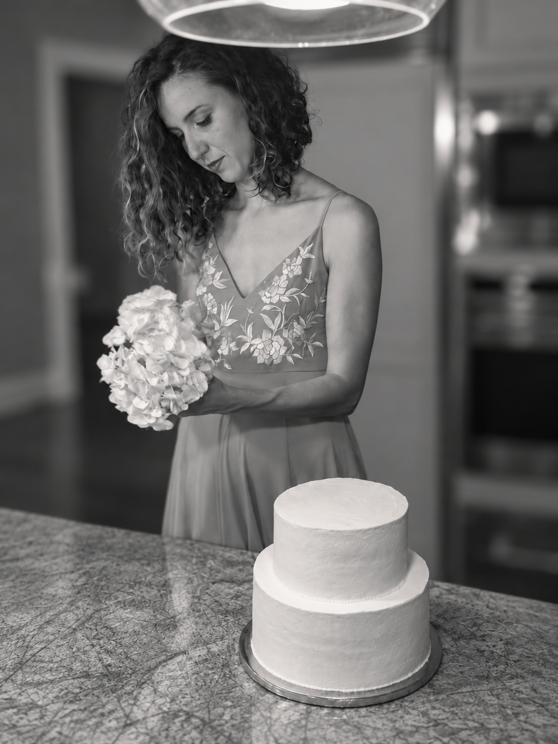 Deniz arranging flowers beside a tiered cake